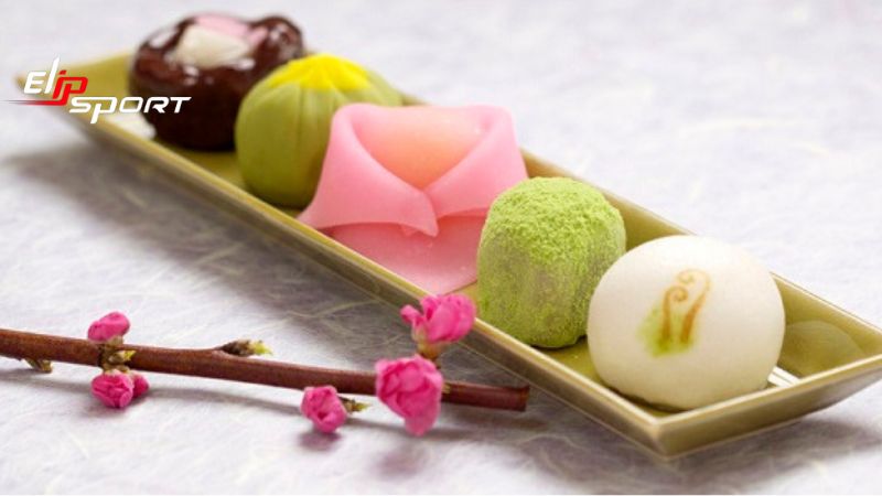 B&aacute;nh Namagashi l&agrave; một loại b&aacute;nh m&ocirc; phỏng bốn m&ugrave;a