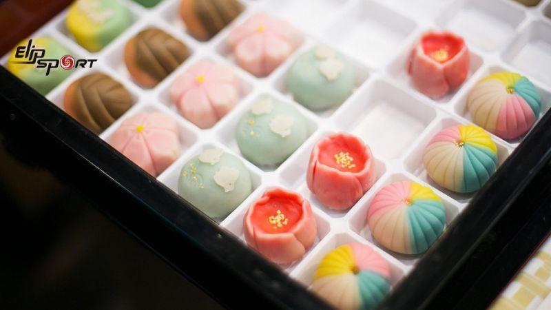Nerikiri được tạo h&igrave;nh giống c&aacute;c loại hoa v&agrave; c&acirc;y cỏ
