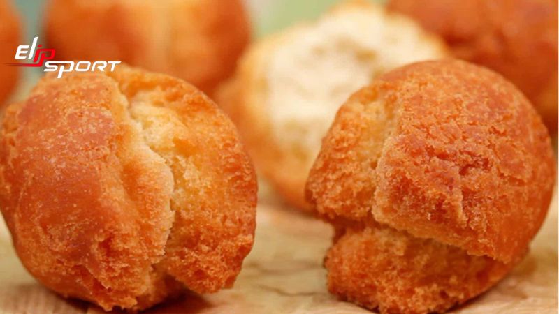 Sata Andagi l&agrave; một loại b&aacute;nh h&igrave;nh tr&ograve;n đặc trưng từ quần đảo Okinawa