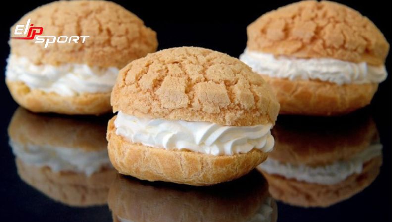 B&aacute;nh su kem l&agrave; một m&oacute;n tr&aacute;ng miệng dựa tr&ecirc;n b&aacute;nh ngọt choux của Ph&aacute;p