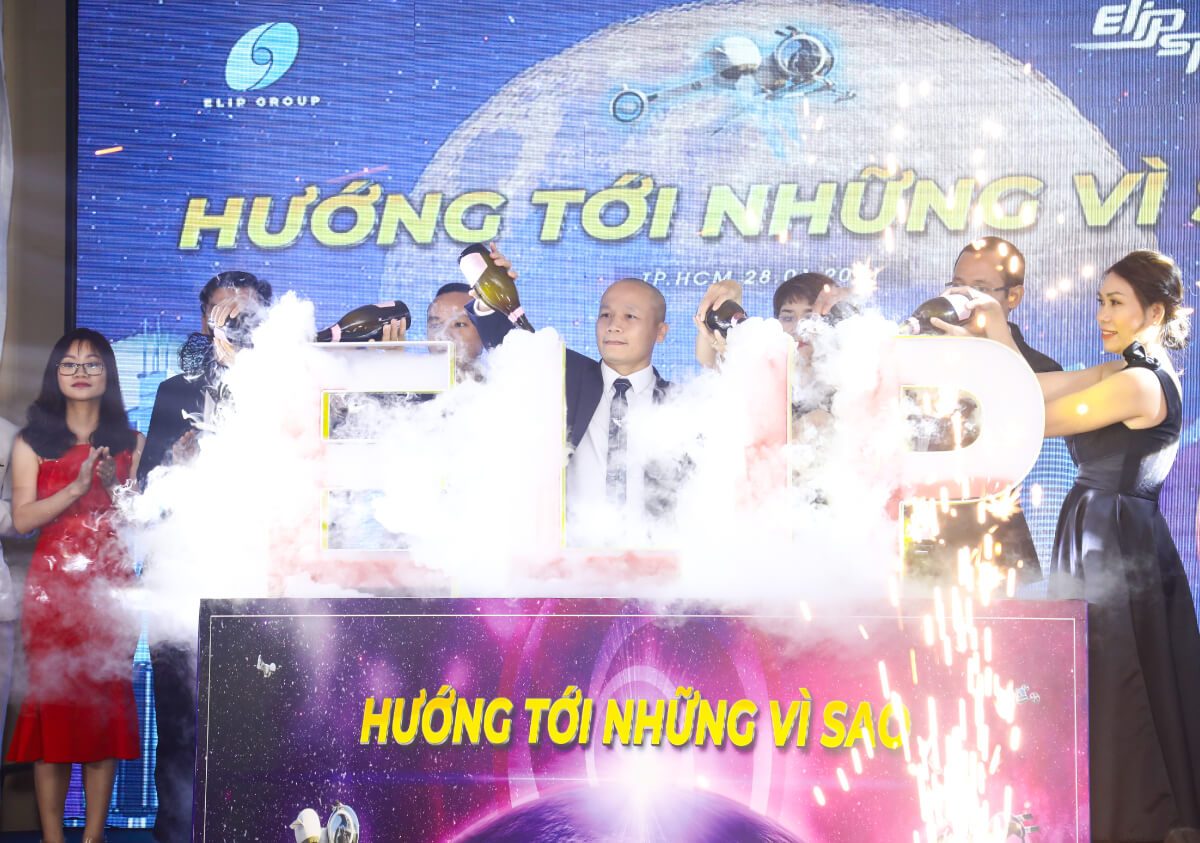 Hướng tới những vì sao