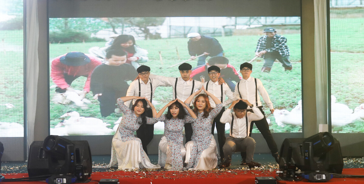 Hướng tới những vì sao