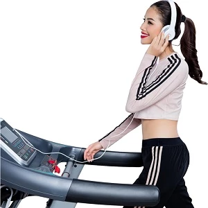 Hoa Hậu Phạm Hương Tiết Lộ Bí Quyết Sức Khỏe “Vạn Người Mê”