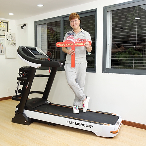 Nhạc Sĩ Sỹ Luân Đập Hộp Máy Chạy Bộ Elip Mercury, Thực Hiện Thử Thách Hát Cực Sung