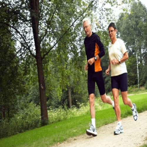 Người cao tuổi có nên chạy bộ không và cần lưu ý điều gì?
