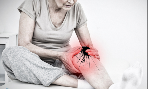 Đau nhức xương khớp ở người già là do đâu? Cách chữa hiệu quả thế nào?