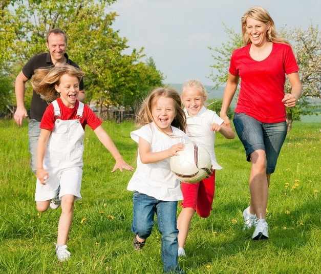 trẻ em đi bộ nhiều có tốt không