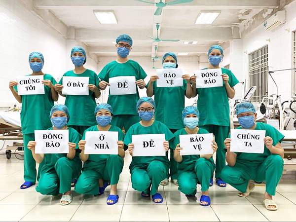 C&ocirc;ng bằng m&agrave; n&oacute;i, đội ngũ Y B&aacute;c sĩ Việt Nam đ&atilde; l&agrave;m rất tốt trong c&ocirc;ng t&aacute;c ph&ograve;ng, chống dịch bệnh