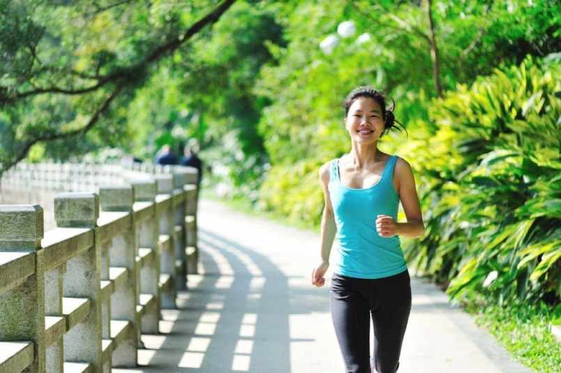 đi bộ buổi s&aacute;ng c&oacute; giảm c&acirc;n kh&ocirc;ng