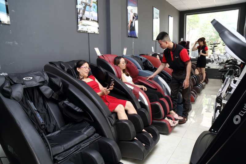Tất cả c&aacute;c kh&aacute;ch h&agrave;ng đến showroom đều được trải nghiệm tất cả c&aacute;c d&ograve;ng sản phẩm